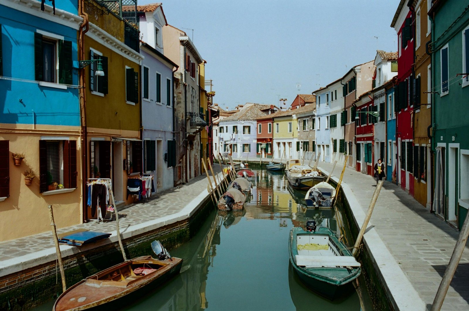 pexels-photo-7245095-7245095 Explore the vibrant and colorful houses along the canal in Burano, Italy, a picturesque and historic town near Venice.