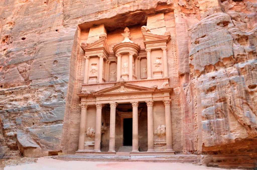 al-khazneh-the-treasury-in-the-ancient-nabatean-city-of-v0-u3lm3hzoz9a91.jpg