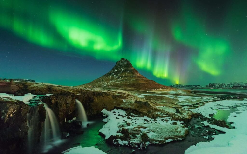 northern-lights-kirkjufell-mountain-snaefellsnes-iceland-ICELANDLIGHTS1218-824f48715748425f828f05aa2a28dfe0
