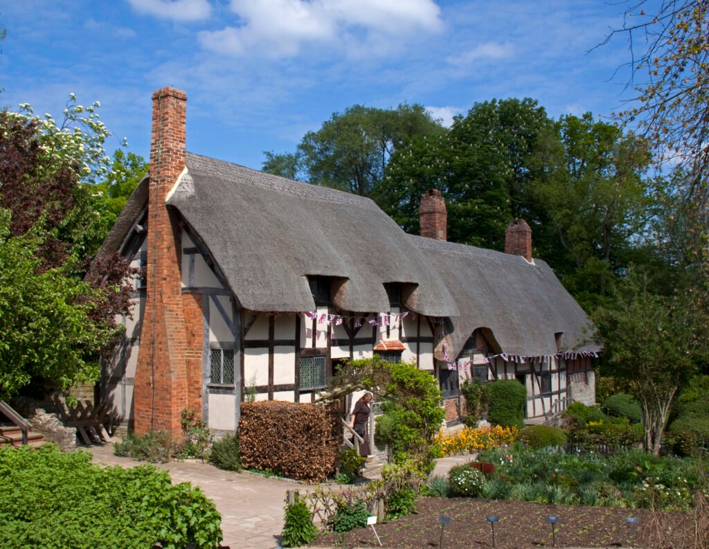 Anne_Hathaways_Cottage_1_(5662418953)