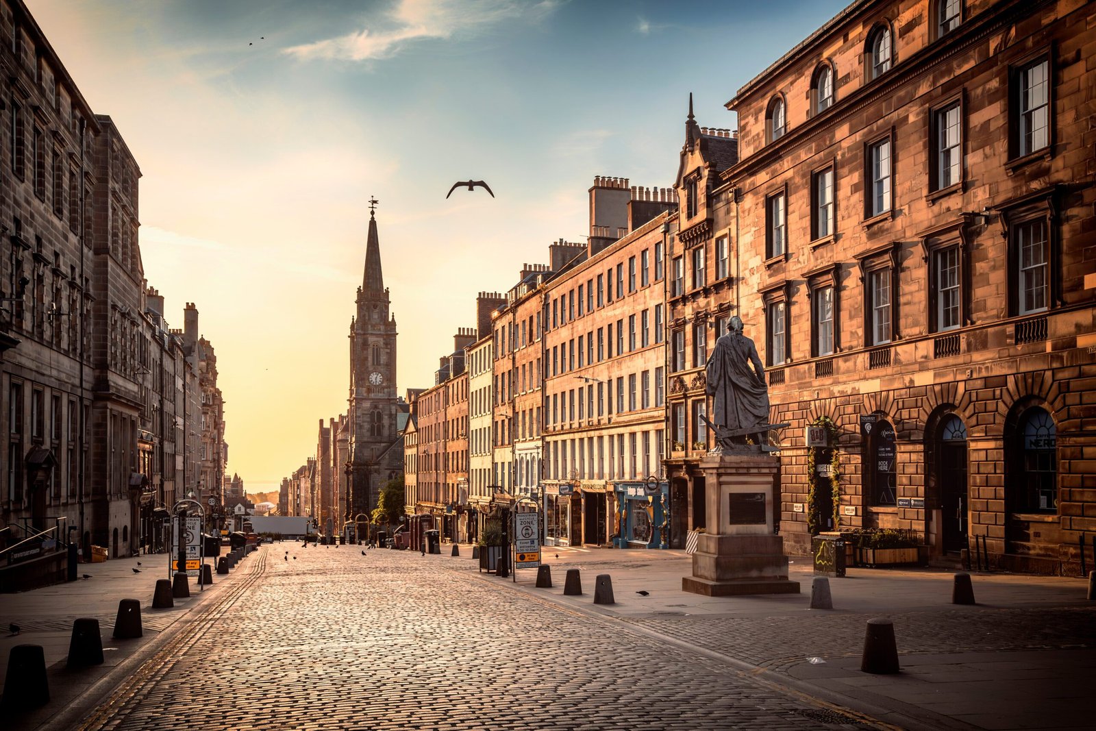 The_Resident_Edinburgh_Hotels_Our_Neighbourhood_Experiences_Royal-Mile_Old_Town-scaled