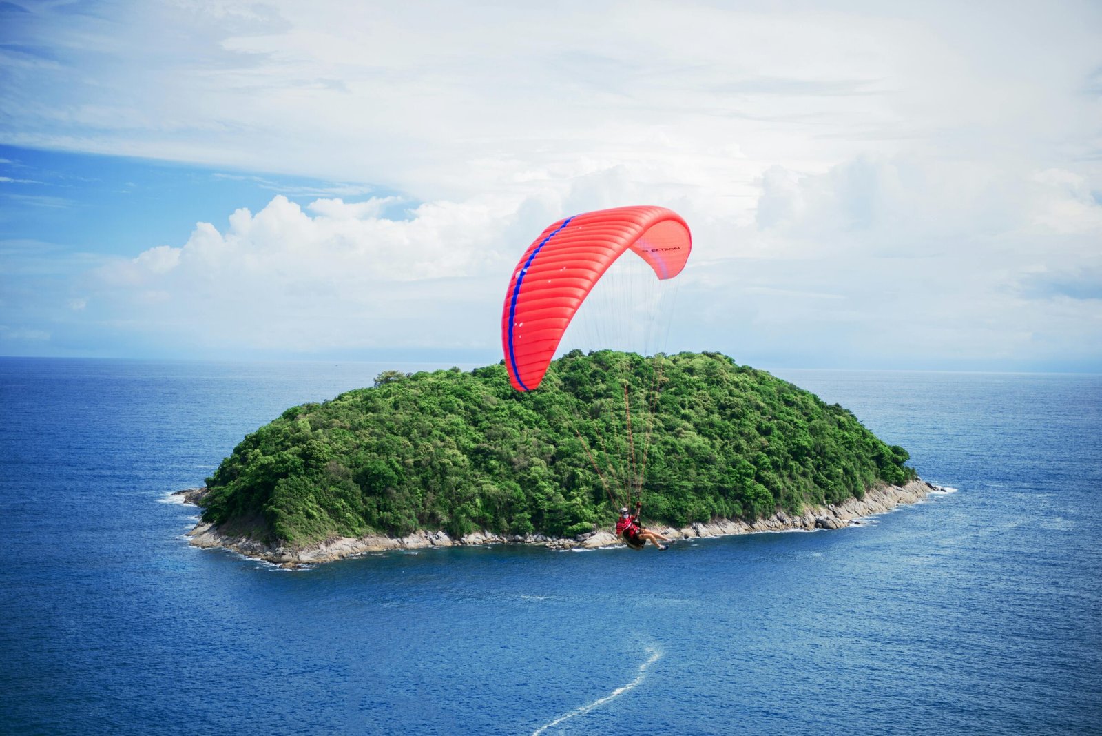 pexels-photo-2867732-2867732-1 Experience an exhilarating paragliding adventure over lush Phuket island and clear blue waters.