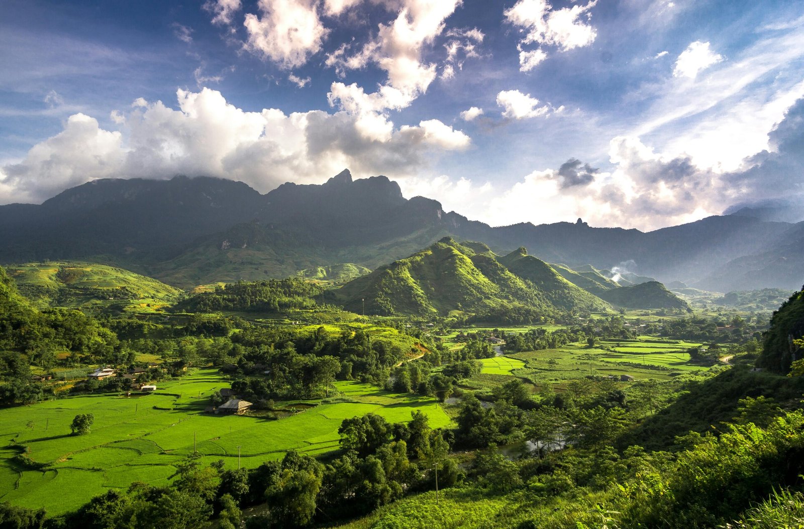 pexels-photo-2965773-2965773 Explore the lush green landscapes and rolling hills of Hà Giang under cloudy skies.