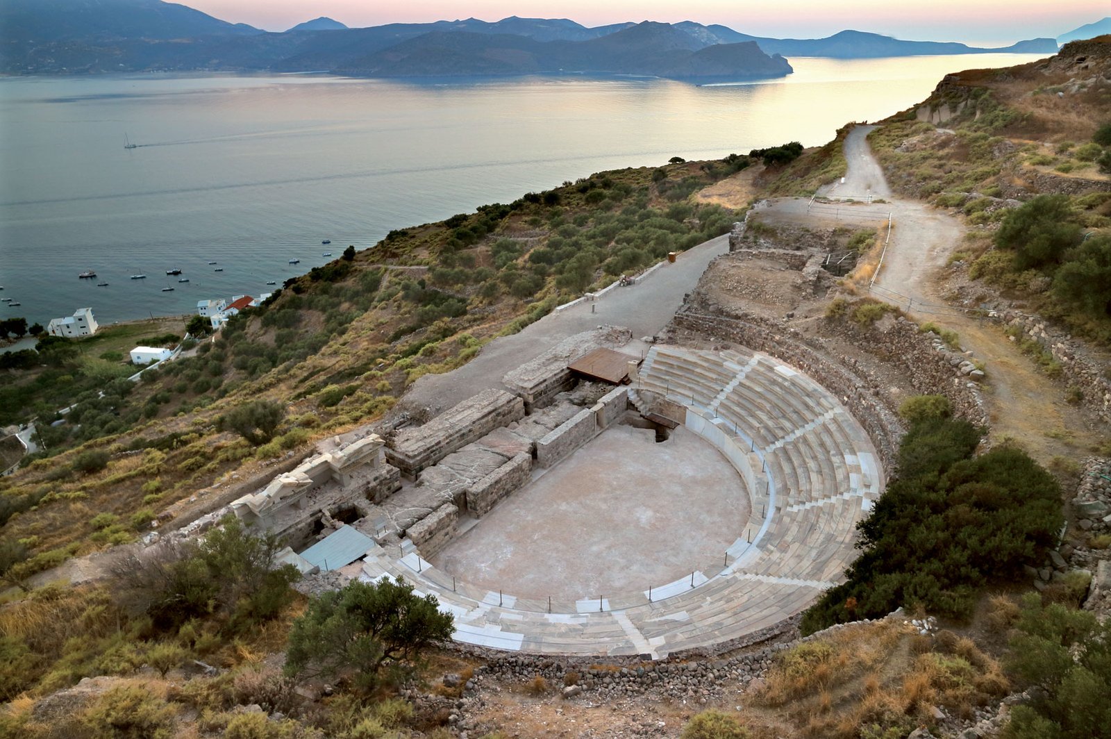 arxaio-theatro-900x600