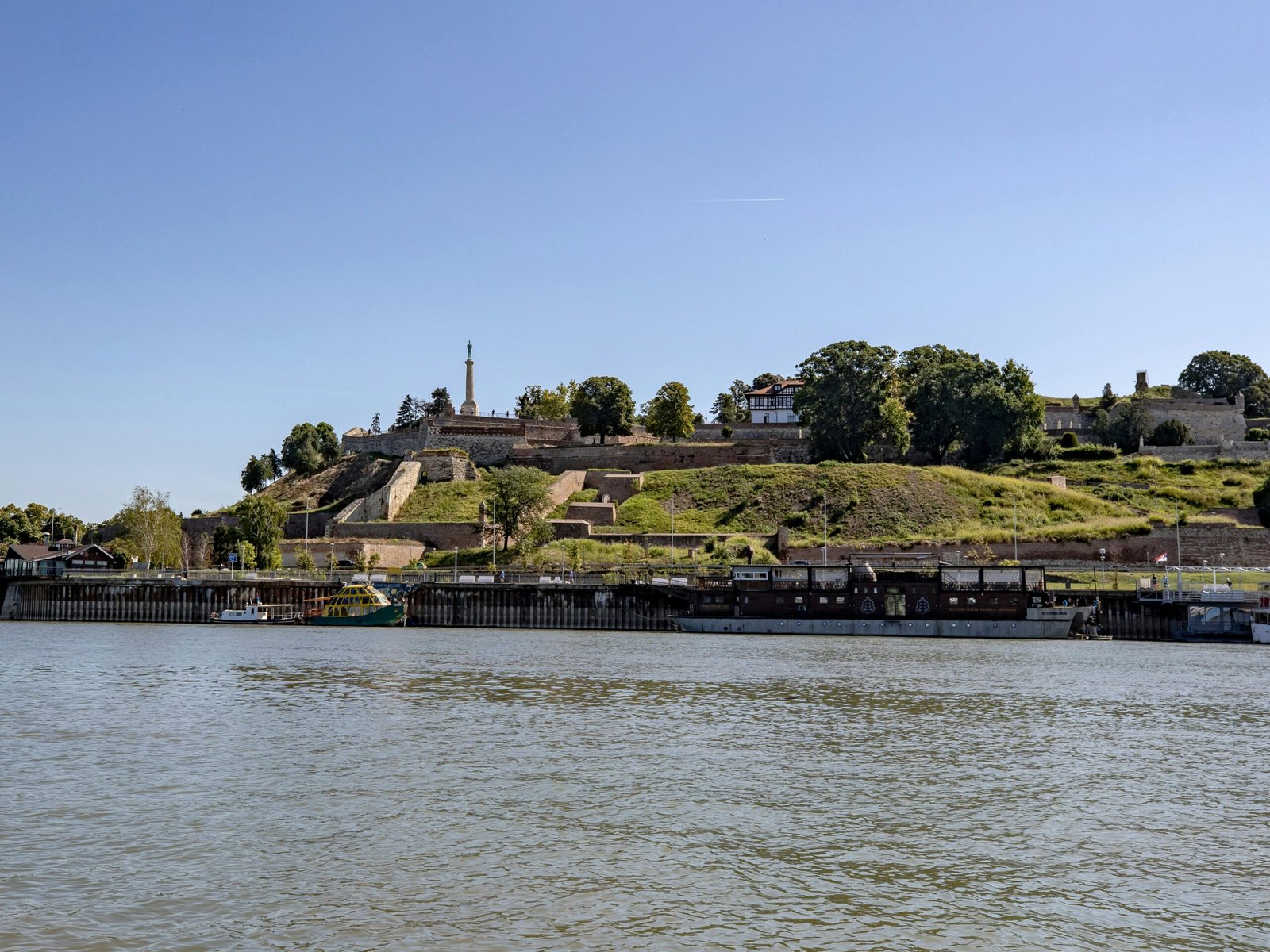 pexels-photo-17853059-17853059-1 Scenic view of Belgrade Fortress and Sava River under a clear summer sky.