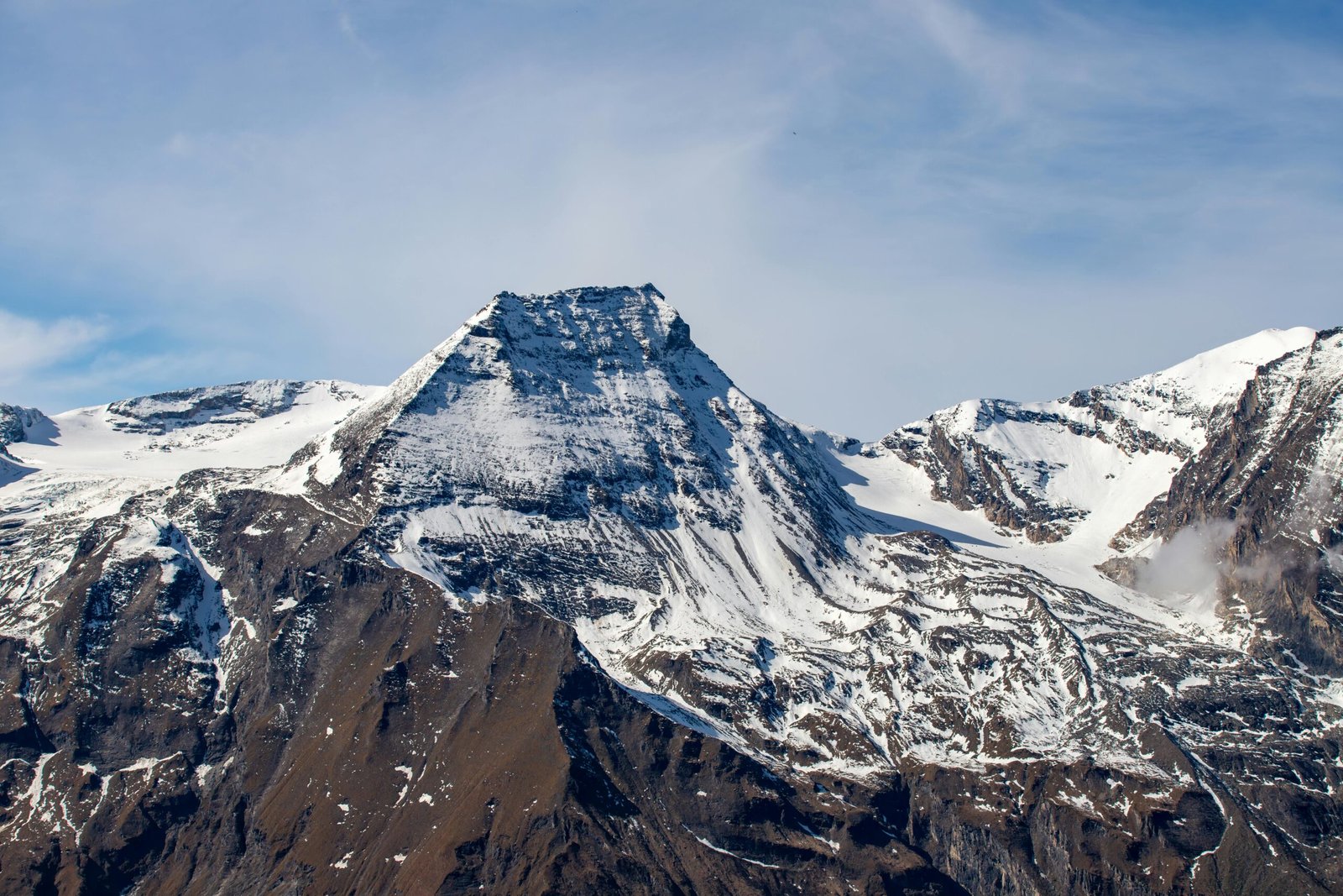 pexels-photo-32302490-32302490 Stunning snow-capped mountains in Korutany, Austria with clear blue skies.