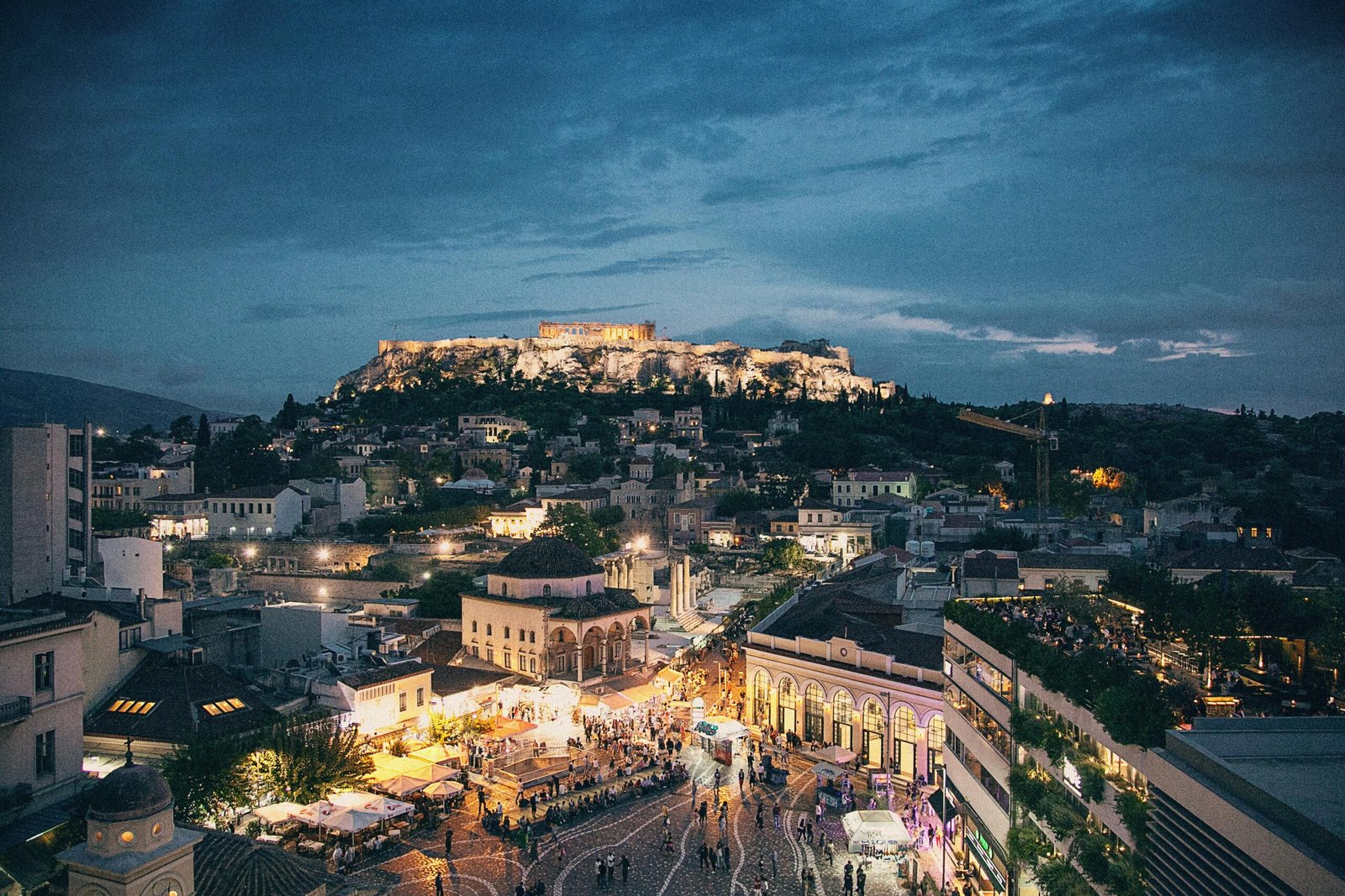 pexels-photo-951539-951539 A mesmerizing night skyline of Athens featuring the illuminated Acropolis.