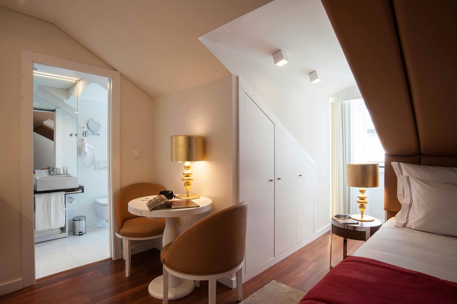 pexels-photo-10890710-10890710 Stylish hotel room interior with modern furniture and warm lighting in Lisbon.