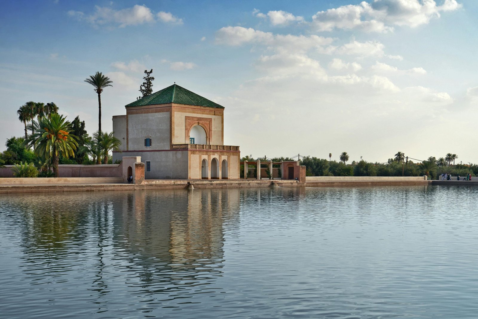 pexels-photo-15360685-15360685 A serene view of Menara Gardens Pavilion reflecting on tranquil waters in Marrakech.