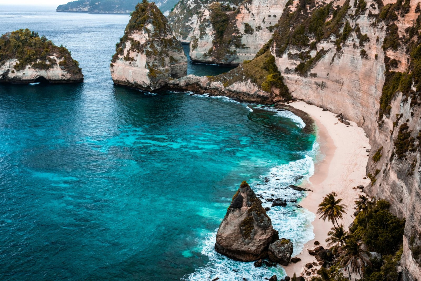 pexels-photo-2474690-2474690 A breathtaking view of Nusa Penida's turquoise waters and rocky cliffs in Bali, Indonesia.