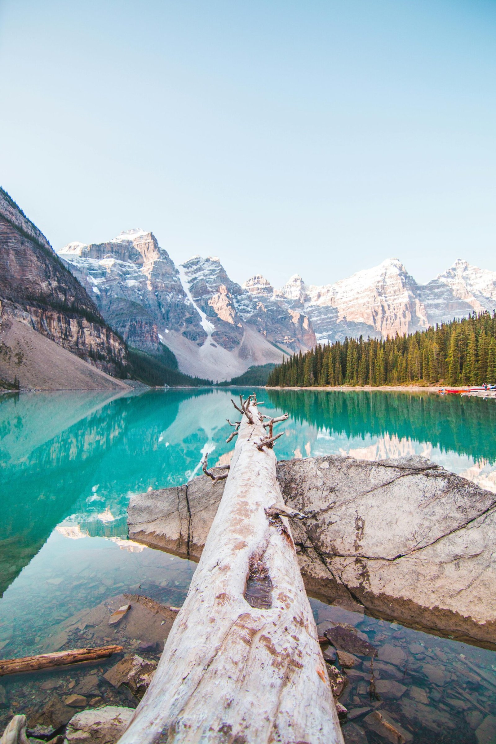 pexels-photo-2662086-2662086 Stunning view of Moraine Lake with snowy peaks and clear turquoise waters in Banff National Park.