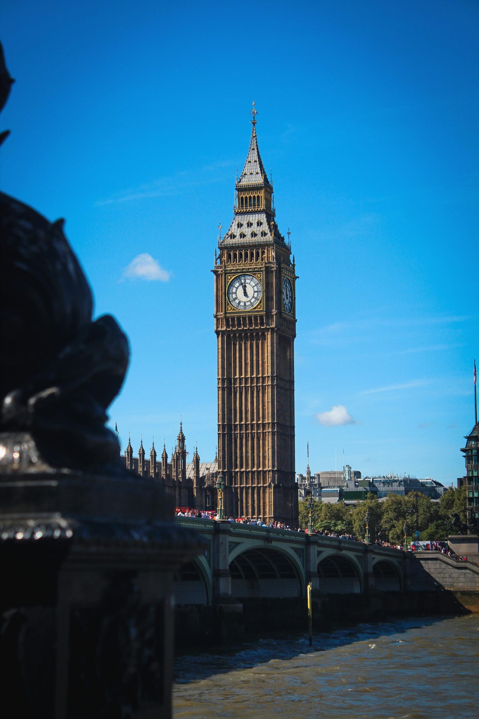 pexels-photo-912897-912897-1 Big Ben in London on a sunny day with a clear blue sky, perfect for travel enthusiasts.